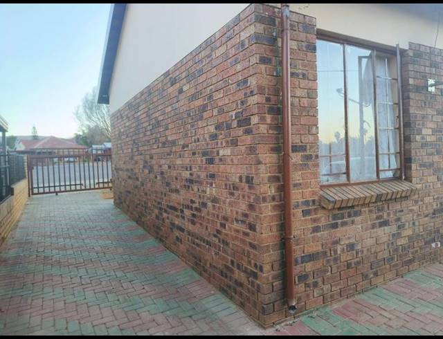 3 BEDROOM HOUSE FOR SALE IN GEELHOUTPARK